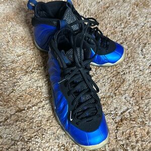Neon royoal Nike foamposites Size 4.5y / 6w
